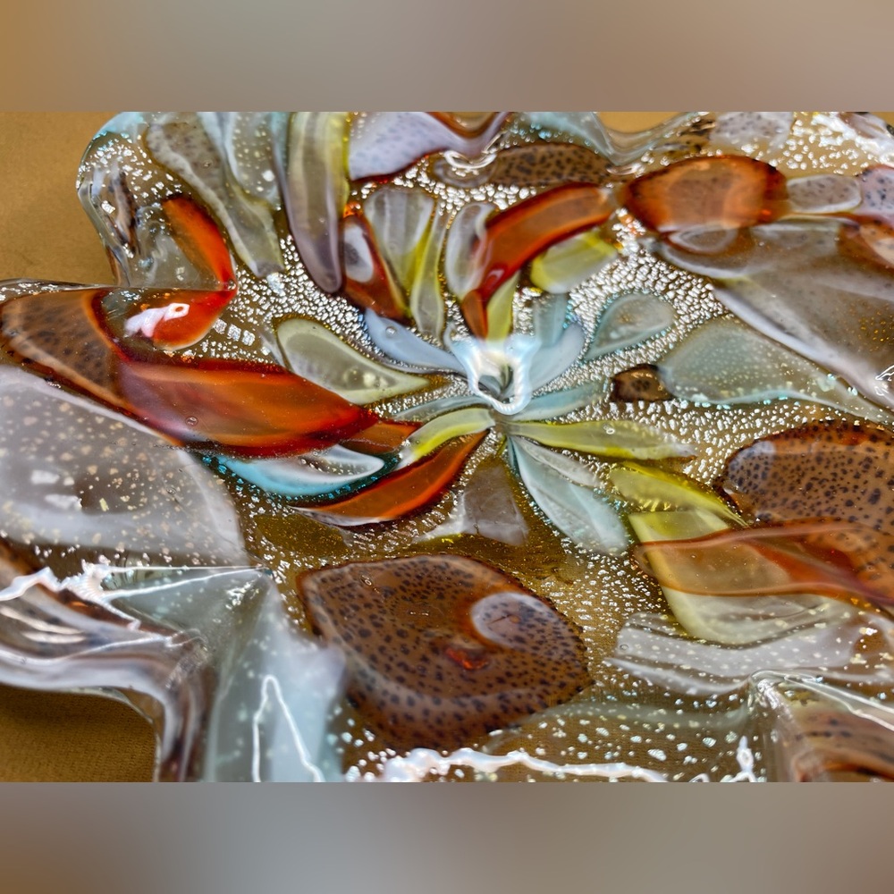 Vintage Venetian Murano art glass leaf shape bowl / dish - Picture 8 of 11